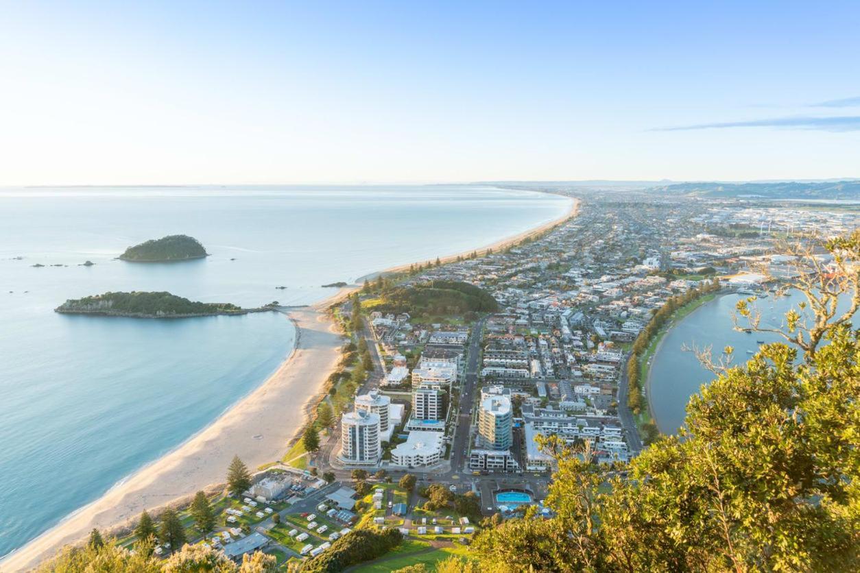 Sunny And Spacious - Moments From The Beach And Downtown Mount Maunganui Exterior foto